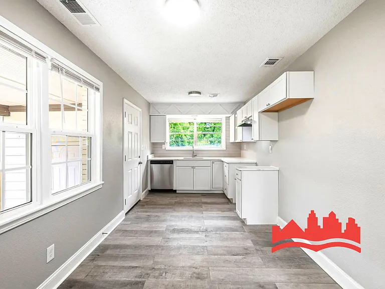 36 W Emory Rd — Photo 12