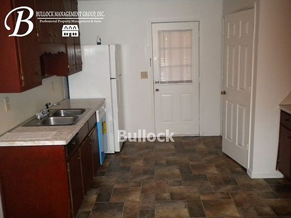 5th image of 385 Lexington Dr
