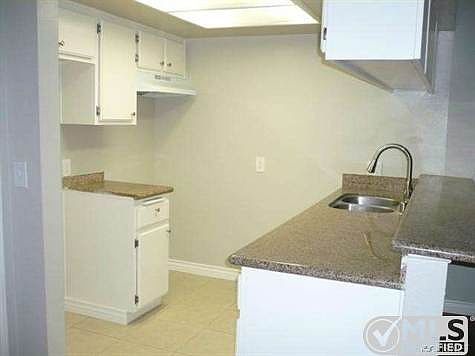 5th image of 327 Chestnut Ave APT 102