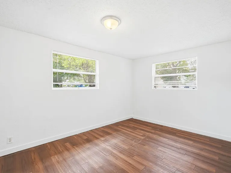 10019 N Jasmine Ave — Photo 11