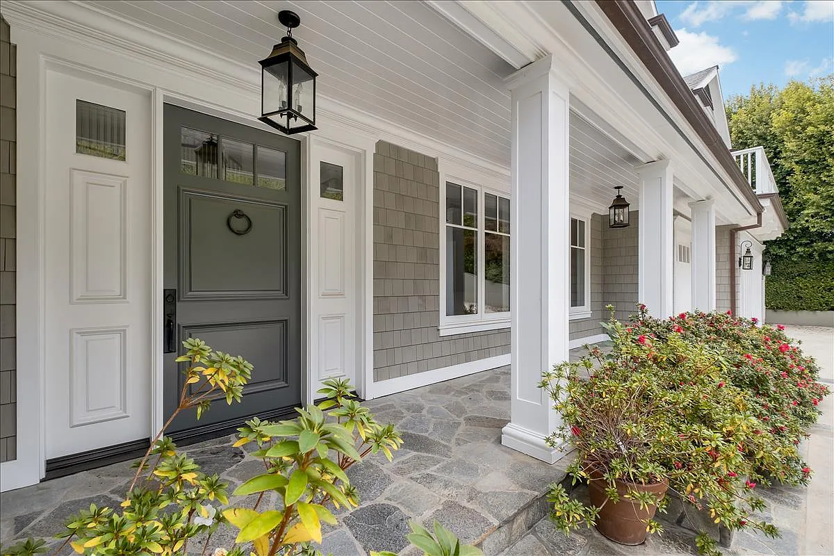 6 bed, 7560 sqft, $69,000 — Photo 2