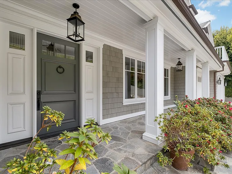 117 S Burlingame Ave — Photo 2