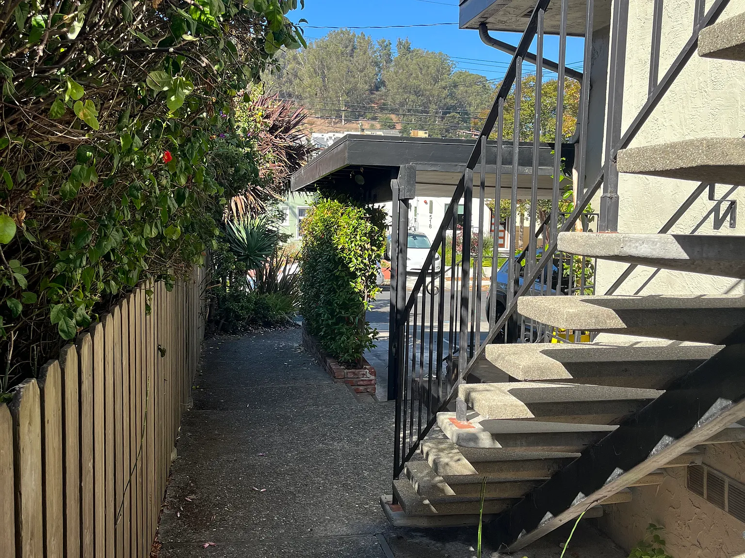 2 bed, 1000 sqft, $3,162 — Photo 2