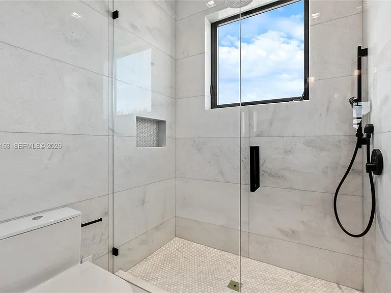 536 W 51st St — Photo 24