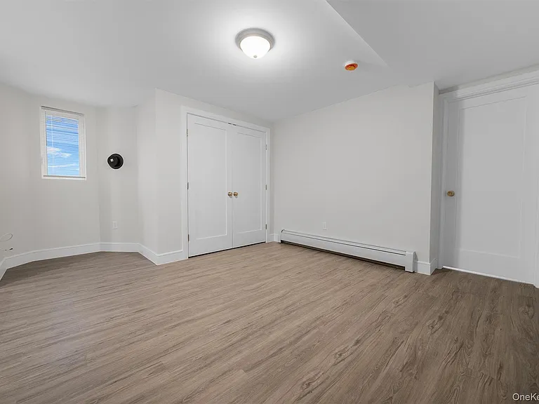 135 Beekman Ave #LR — Photo 12