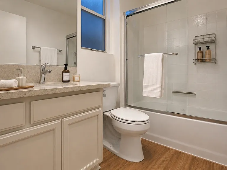 328 S Cloverdale Ave — Photo 9