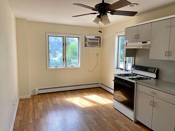 4th image of 316 Edgegrove Ave