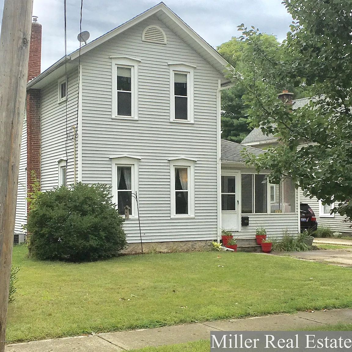 657 W Green St photo 1