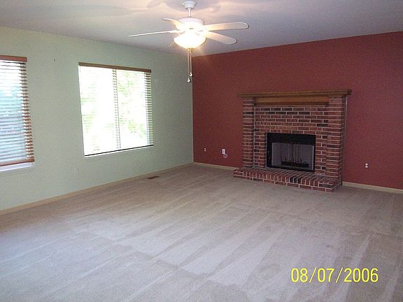 Huge Family Room w/Fireplace
