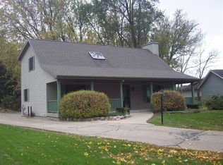 832 Clover Ct, Jefferson, WI 53549