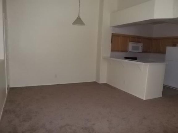 4th image of 1512 Blackcombe St Unit 201