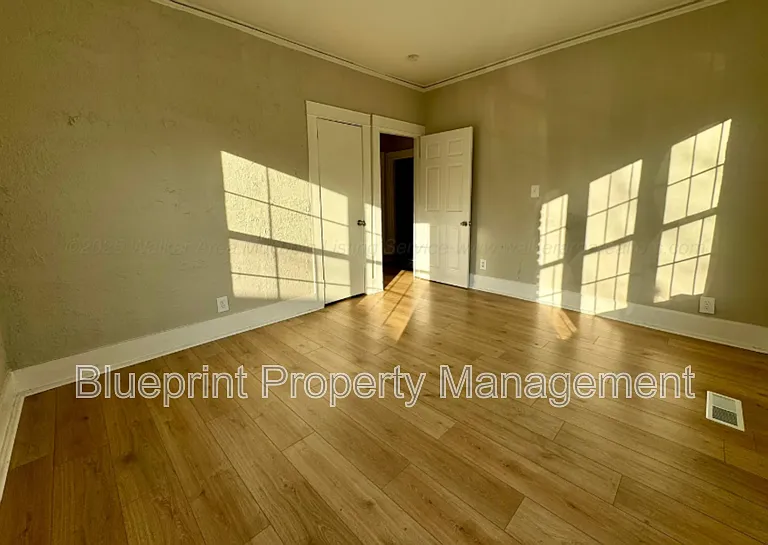 1532 Bay Ave SW — Photo 6