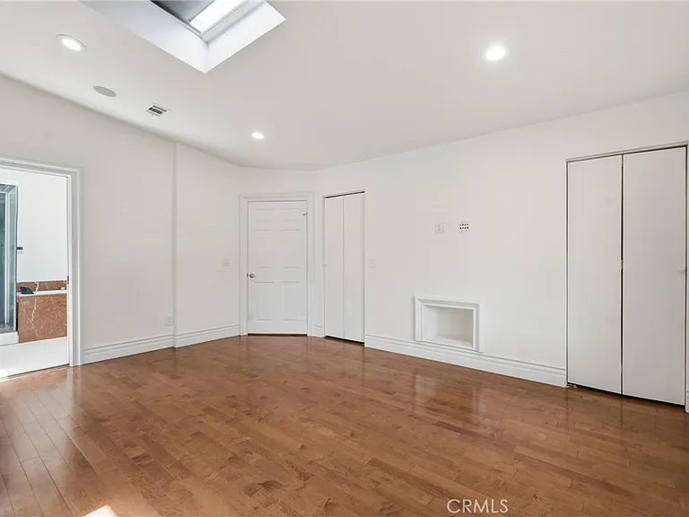 926 N Rowell Ave — Photo 19