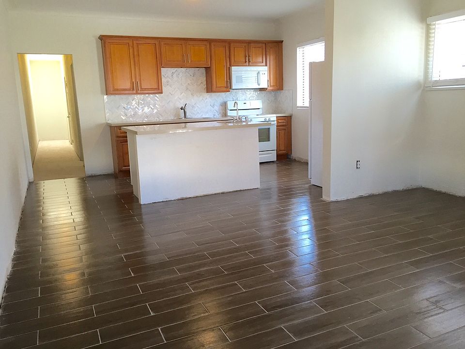 Living Room/Kitchen