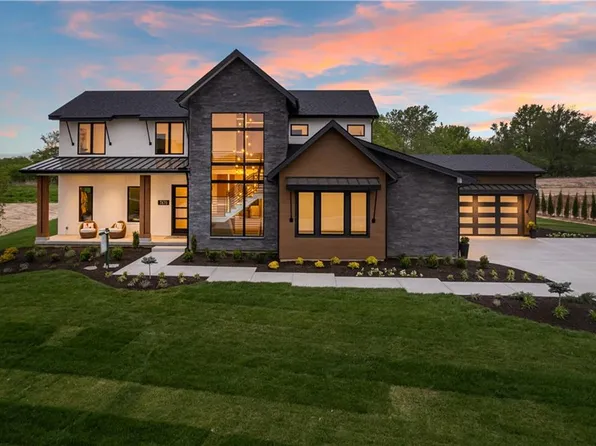 7470 NW Fawn Ave, Parkville, MO 64152
