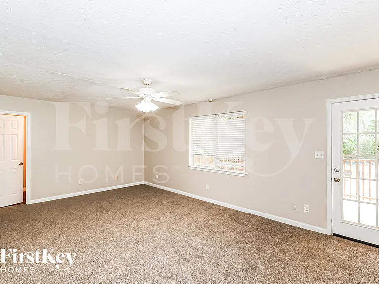 83 Huntington Ct — Photo 9