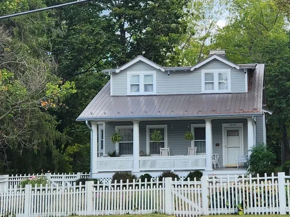 1423 N Augusta St, Staunton, VA 24401