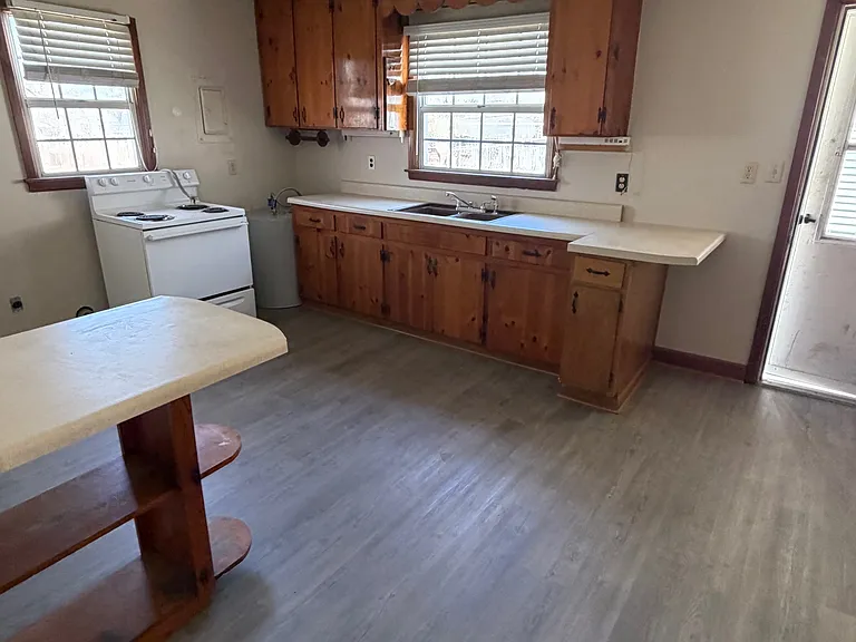 2512 Florence St — Photo 2