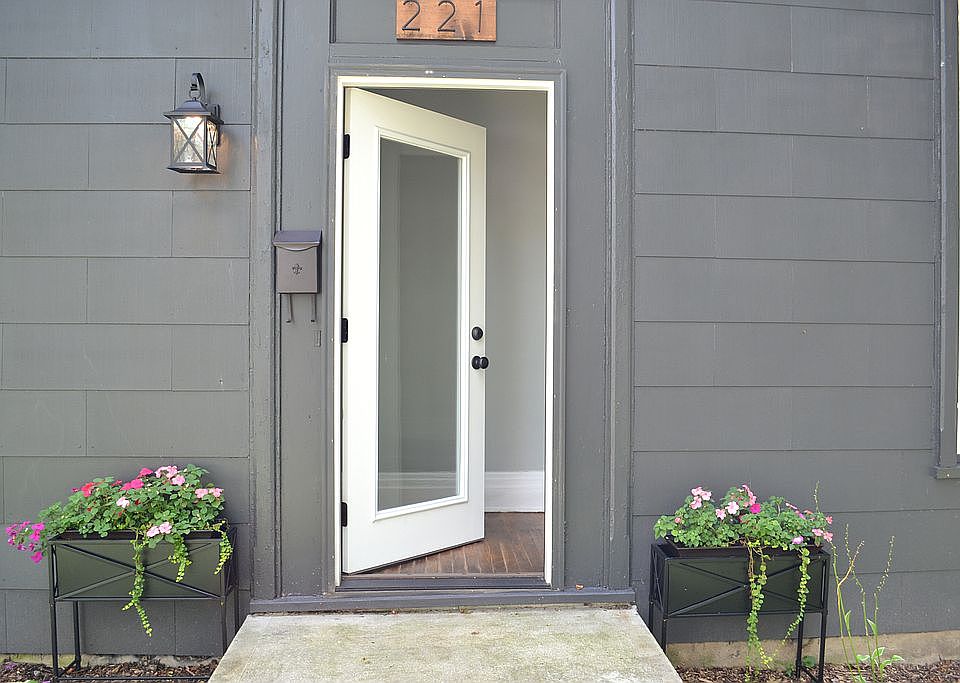 1st image of 221 W Walnut St