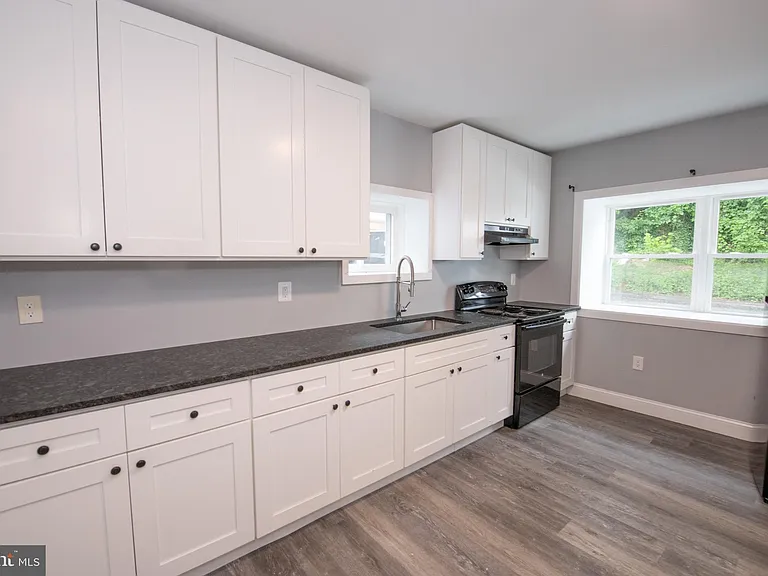 225 Old Soldiers Rd #B — Photo 7