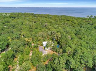 9 Sheridan Rd, Hampton Bays, NY 11946