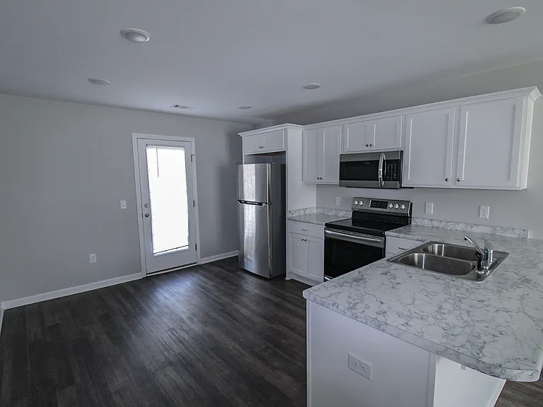 124 Callaway Cres — Photo 10