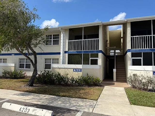 1500 SE Royal Green Cir #203 — Photo 1