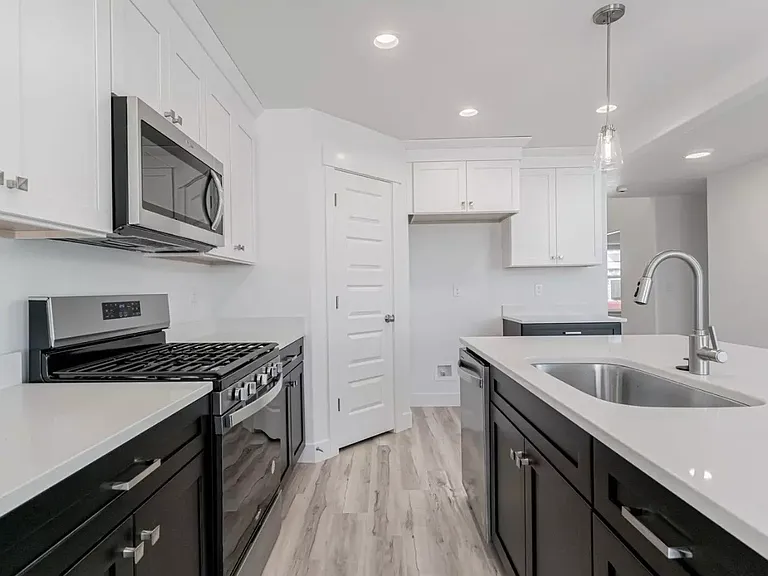 714 N Boseman Way — Photo 3