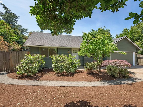 2nd image of 2817 Applewood Ln