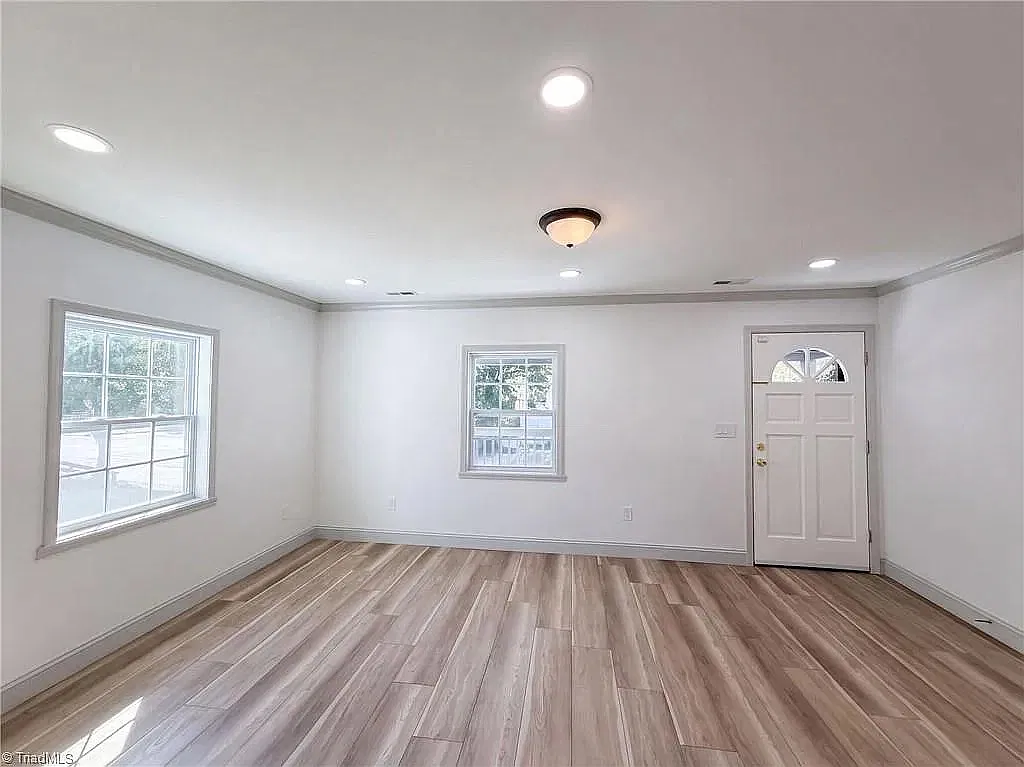 4 bed, 1823 sqft, $1,378 — Photo 2