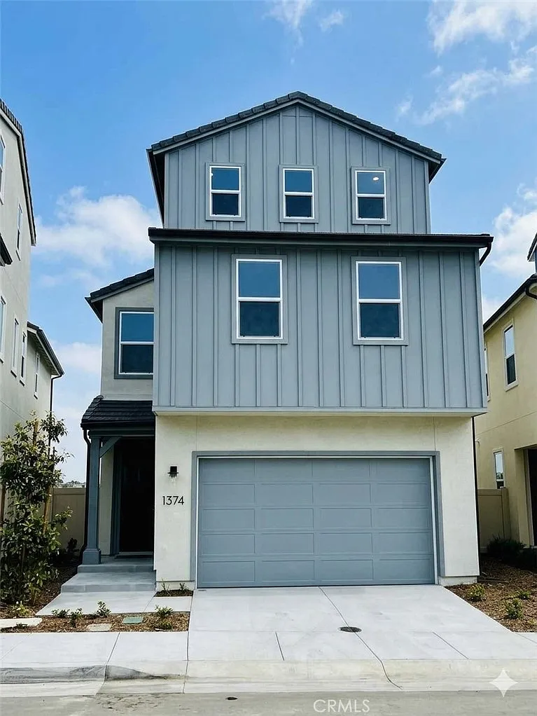 4 bed, 2.5 bath, 2295 sqft, $6,500 — Photo 1