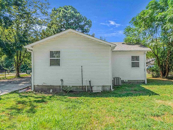5th image of 3601 Lincoln Ave