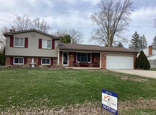 5936 Thornaby Dr, Waterford, MI 48329
