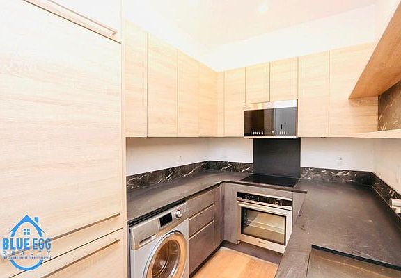 2nd image of 189 Hart St #2D