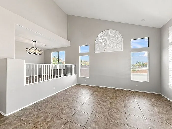 2181 E Westchester Dr — Photo 3