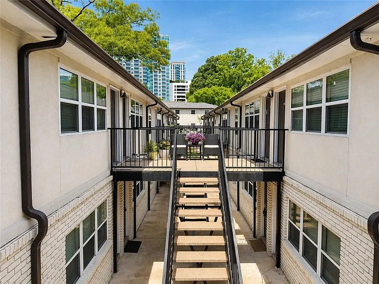 48 Peachtree Ave #221 — Photo 10