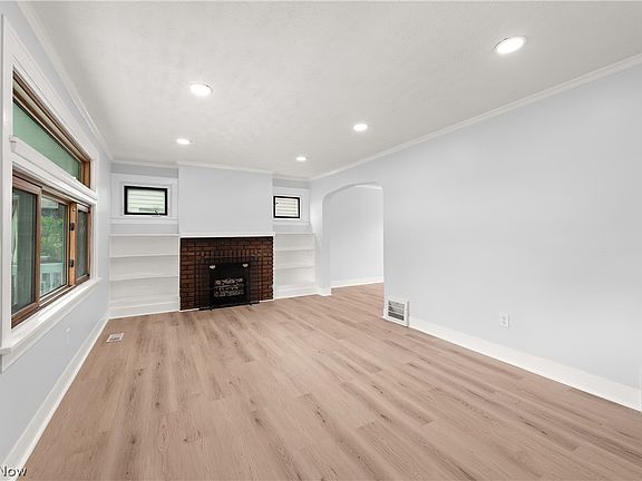 4th image of 11004 Linnett Ave