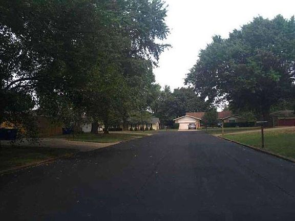 Exterior Neighborhood (street photo)