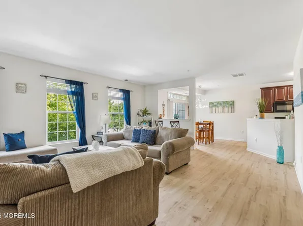 197 Melanie Way #709, Manahawkin, NJ 08050