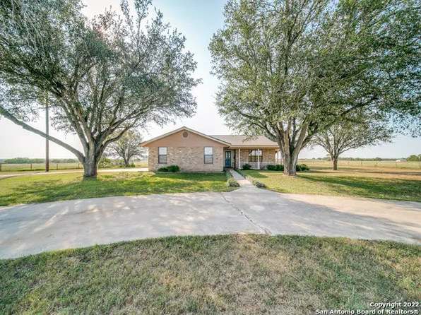 317 Cr 257, Floresville, TX 78114