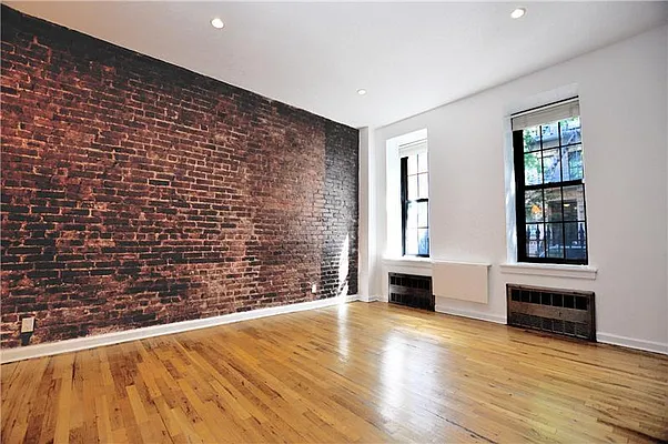 Rented by Buchbinder & Warren | media 12