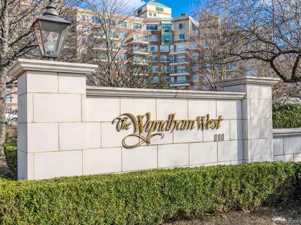 111 Cherry Valley Avenue #M11, Garden City, NY 11530