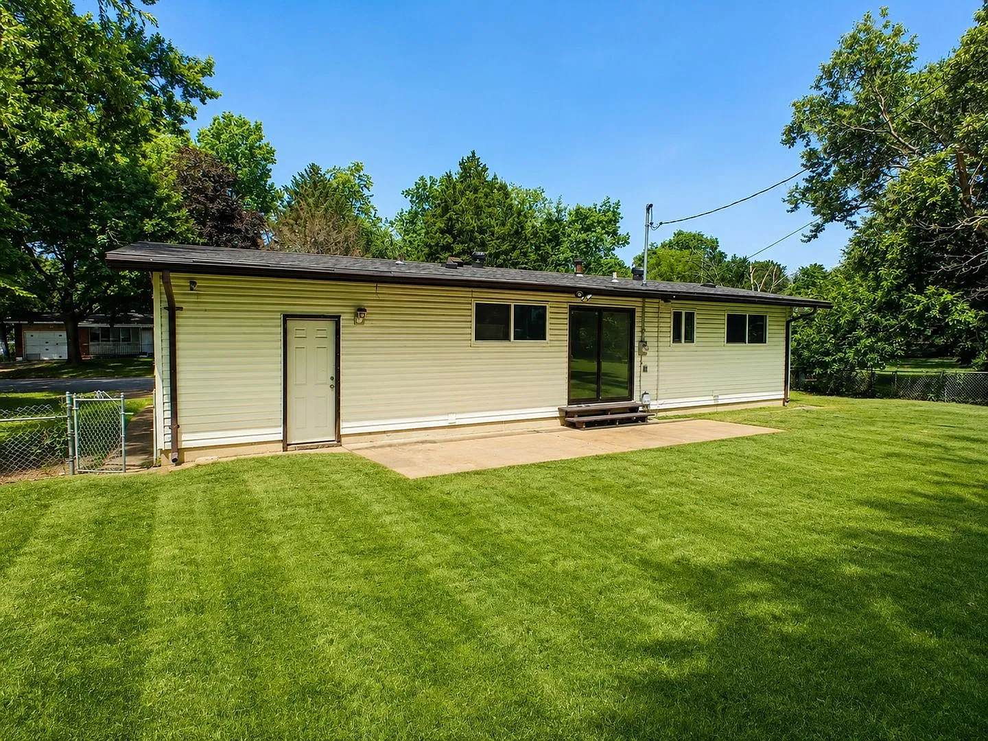 Your next home is waiting! Check out this inviting 3-bedroom — Photo 2
