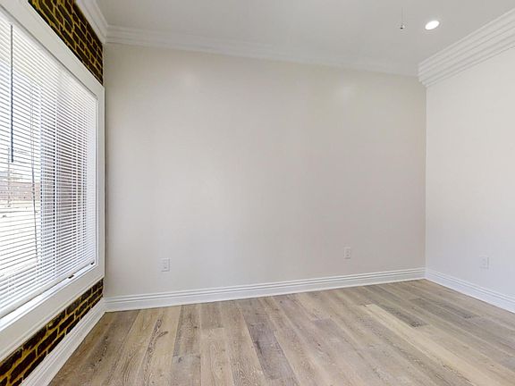 5th image of 738 S New Hampshire Ave #301