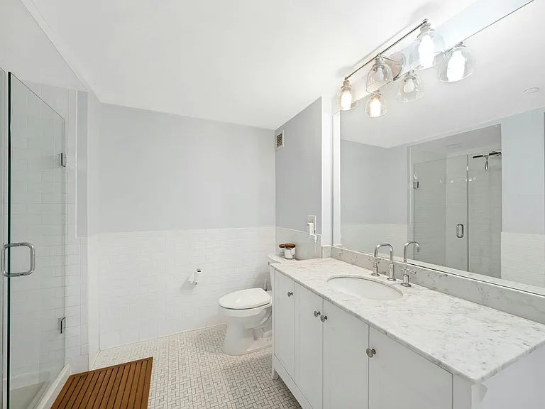 700 Grove St #8R — Photo 10
