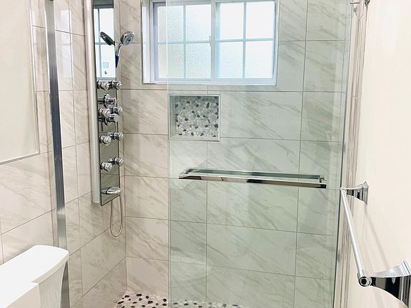 4th image of 18525 Merrick Blvd APT 2
