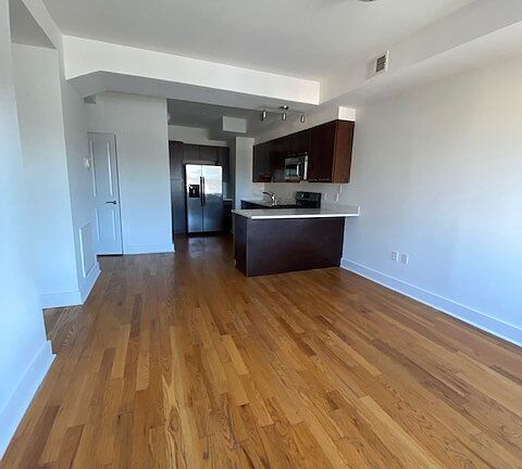 4th image of 71 Palisades Ave #3