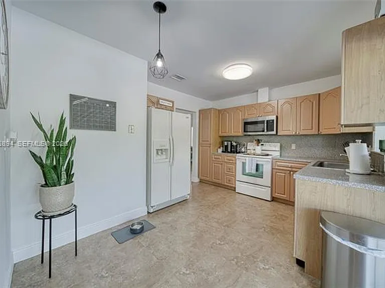 10600 SW 80th Ct — Photo 10