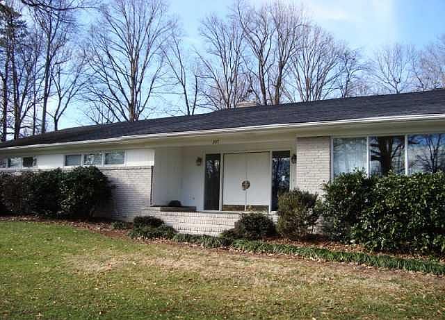 1st image of 207 Mistletoe Dr