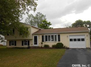 8176 Shadbush Ln, Clay, NY 13041